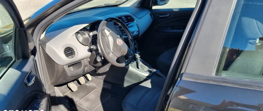 Fiat Bravo cena 18900 przebieg: 103284, rok produkcji 2010 z Tychy małe 121
